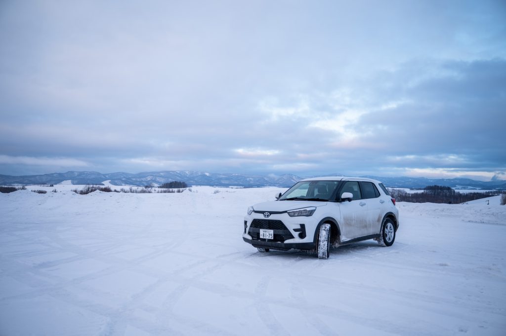 美瑛の丘と車