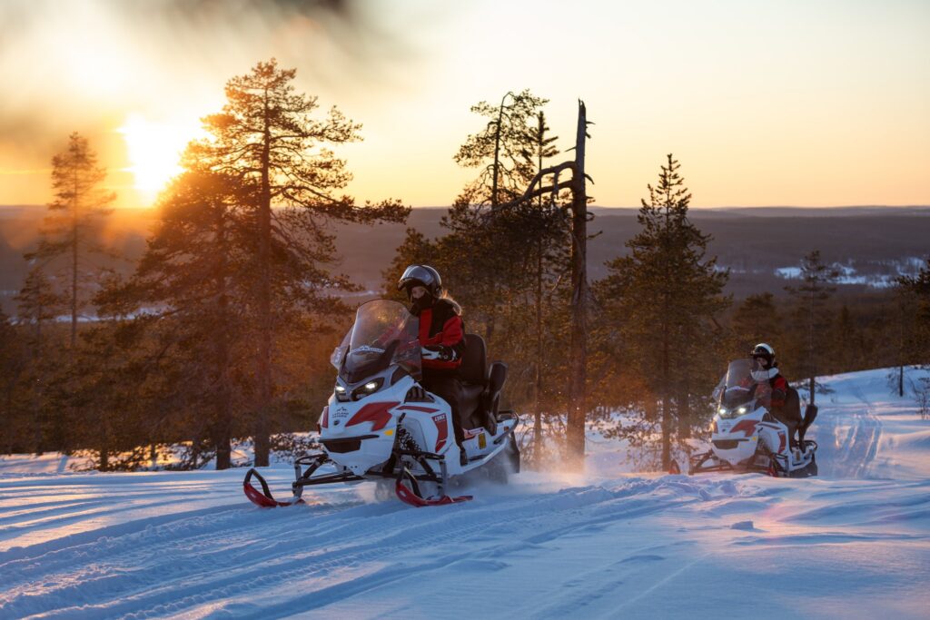 スノーモービル